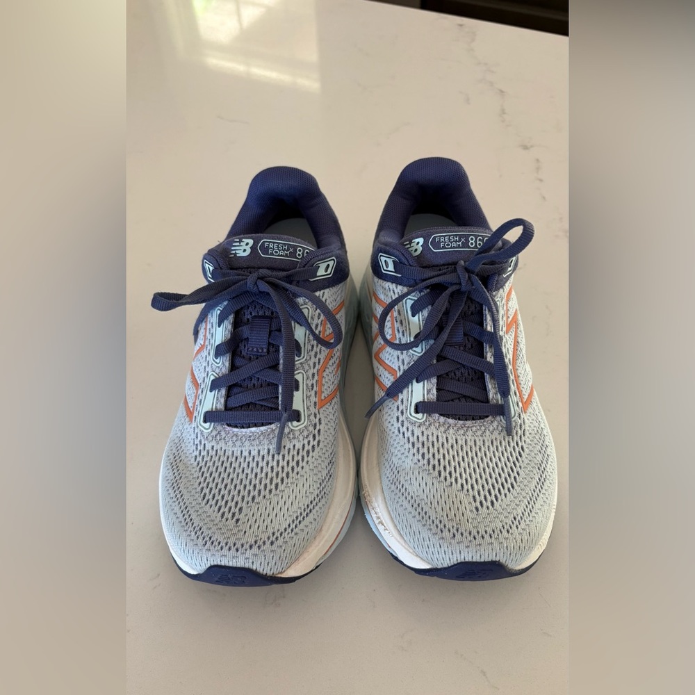 New Balance 860 Fresh - light blue, with purple tie
